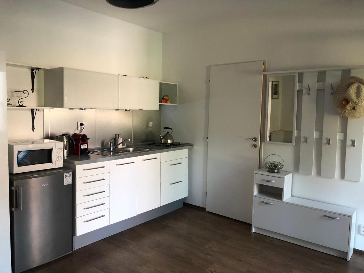 Apartman U Jezirka Velke Prilepy Eksteriør bilde